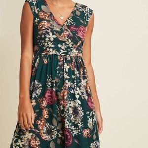 Modcloth Breezier Said Than Done Knit Dress in Dark Green Floral